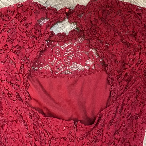 Francesca’s red lace dress - Picture 3 of 6
